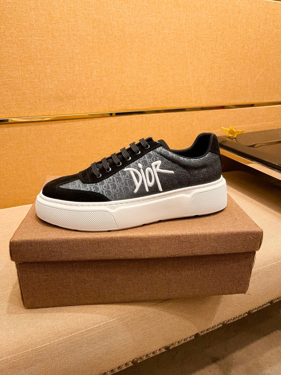 Men's shoes💰 400💰🔥【Dior】🔥Men's high-end brand of shoes official website 1:1 latest masterpiece: the upper is made of Italian imported first-layer cowhide with a comfortable and breathable lining➕original non-slip and wear-resistant outsole🔥, making walking more convenient and comfortable! An exclusive new model, a stunning work, a beautiful 1:1 replica [color] compared to the official quality! Create a fashionable personality to set off your uniqueness! A must-have for trendy men! Classic🔥Size: 38-44 Color: 🔥Multiple colors available🔥